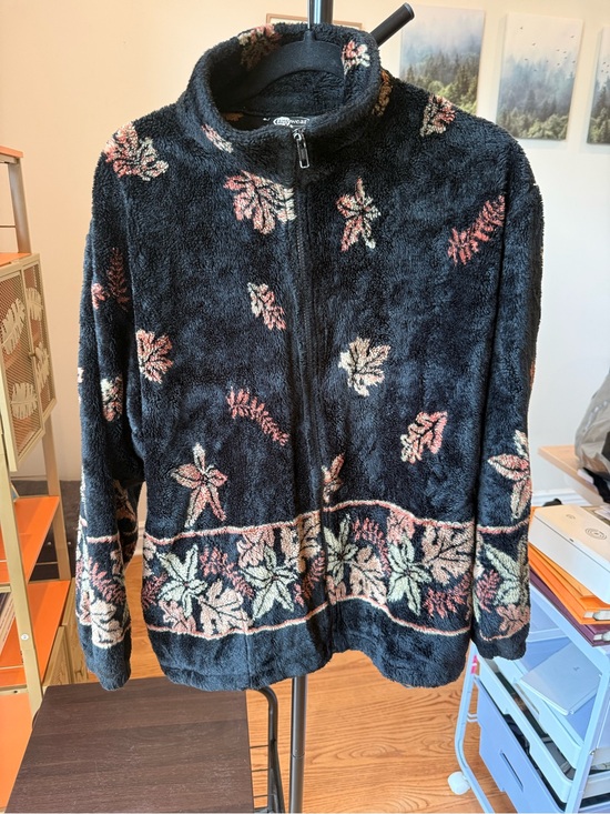 Jackets & Blazers - Vintage Women's Black Floral Zip-Up Fleece Jacket